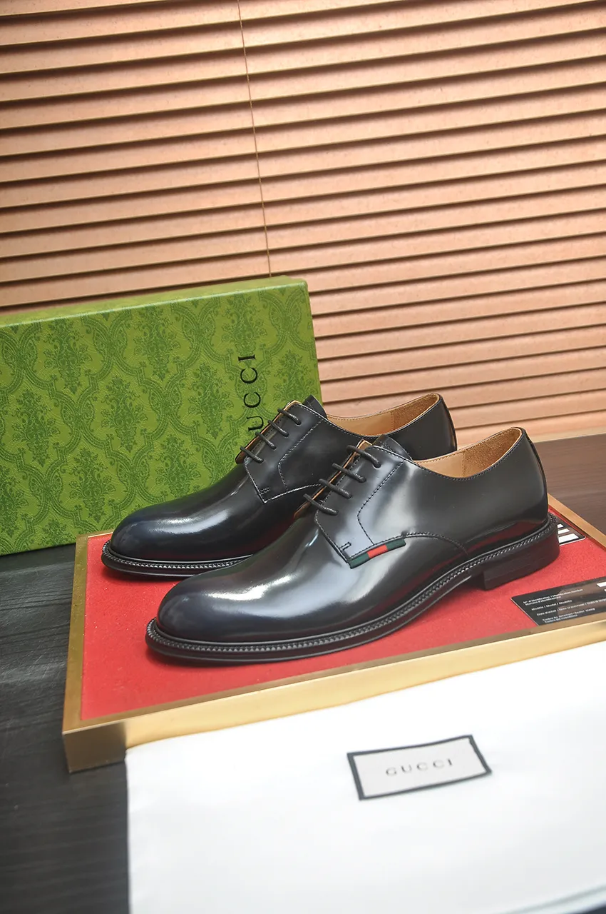 Men's shoes💰500💶Italy's top luxury men's shoe giant (GUCCI) (Gucci) (full cowhide lining) new arrival🍃Original European style🔰 Pleasant to the eye😍In order to make the shoes more durable and non-deformable🌀The production continues to follow traditional methods but there is still no lack of innovation💪Choose original sheepskin for the leather♻️ Smooth and natural And extra bright ⭐Made of imported cowhide, the first choice of rich people 38-45 (45 customized)